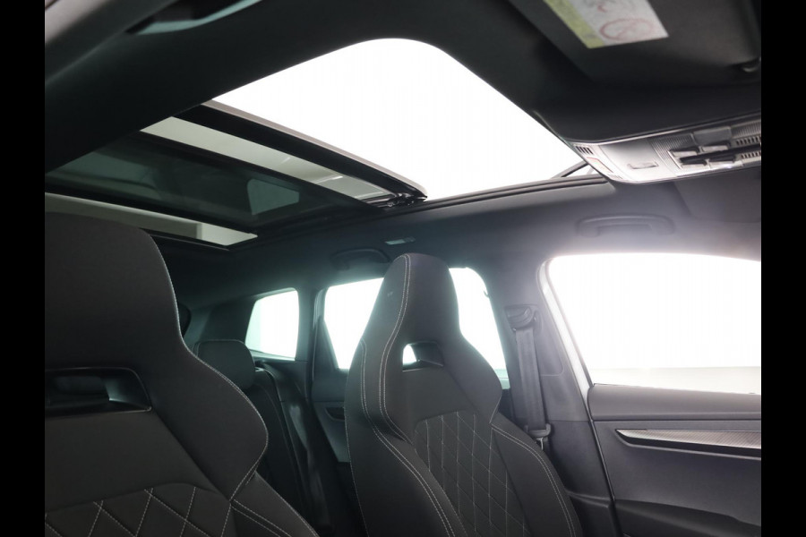 Škoda Karoq 1.5 TSI ACT Sportline Business | Panorama schuifdak | Virtual pedal | Travel assist pakket | 230v en usb aansluiting