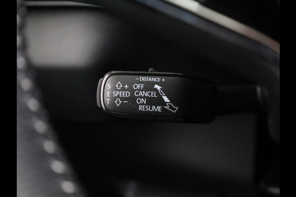 Škoda Karoq 1.5 TSI ACT Sportline Business | Panorama schuifdak | Virtual pedal | Travel assist pakket | 230v en usb aansluiting