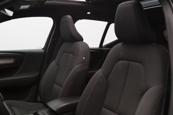 Volvo XC40 Recharge Pro 232 PK 70 KWH, SOH 96 %, Panoramadak, Trekhaak, Harman/Kardon, Memory