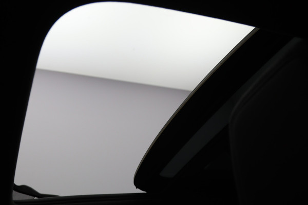 Volvo XC40 Recharge Pro 232 PK 70 KWH, SOH 96 %, Panoramadak, Trekhaak, Harman/Kardon, Memory