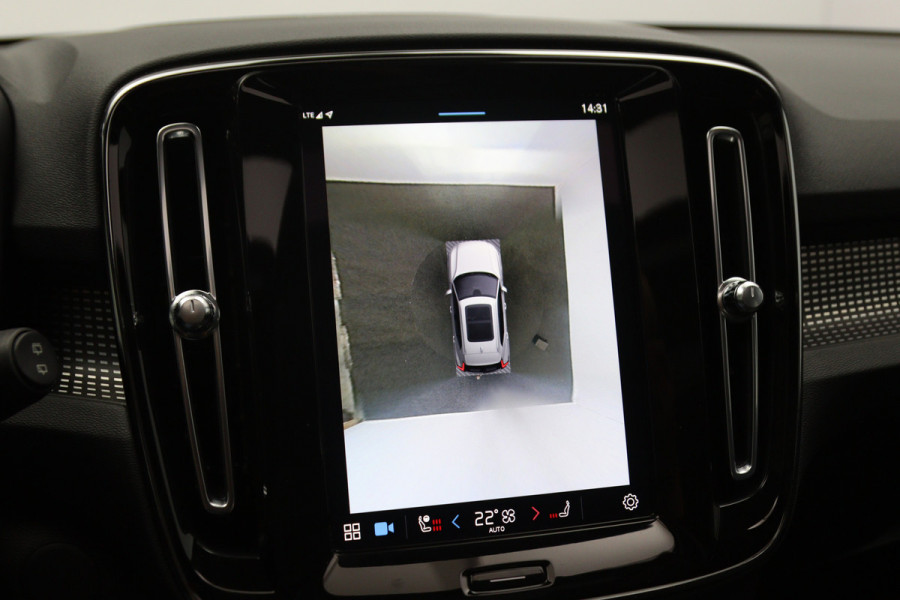 Volvo XC40 Recharge Pro 232 PK 70 KWH, SOH 96 %, Panoramadak, Trekhaak, Harman/Kardon, Memory