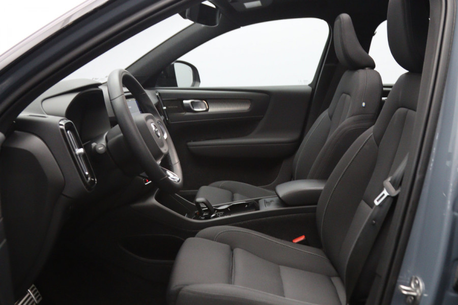 Volvo XC40 Recharge Pro 232 PK 70 KWH, SOH 96 %, Panoramadak, Trekhaak, Harman/Kardon, Memory
