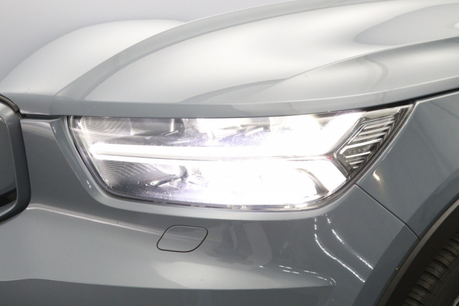 Volvo XC40 Recharge Pro 232 PK 70 KWH, SOH 96 %, Panoramadak, Trekhaak, Harman/Kardon, Memory