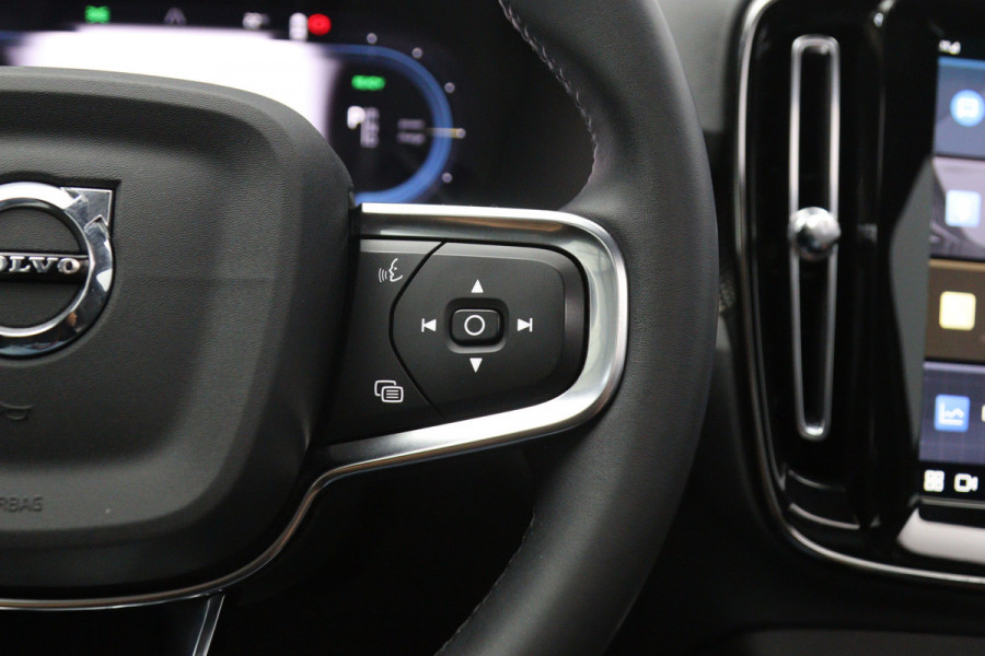 Volvo XC40 Recharge Pro 232 PK 70 KWH, SOH 96 %, Panoramadak, Trekhaak, Harman/Kardon, Memory