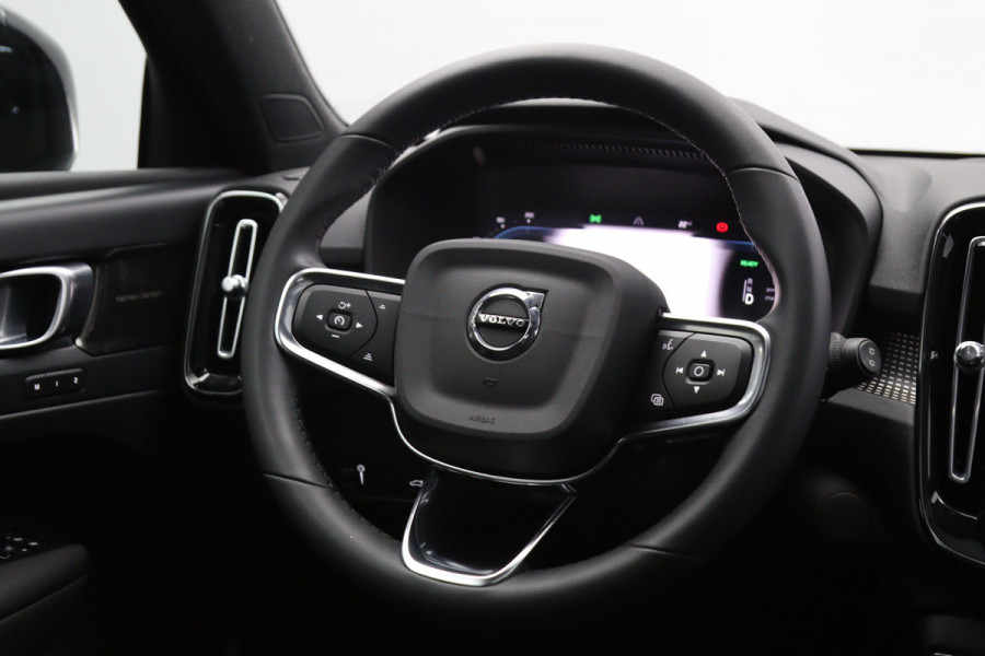 Volvo XC40 Recharge Pro 232 PK 70 KWH, SOH 96 %, Panoramadak, Trekhaak, Harman/Kardon, Memory