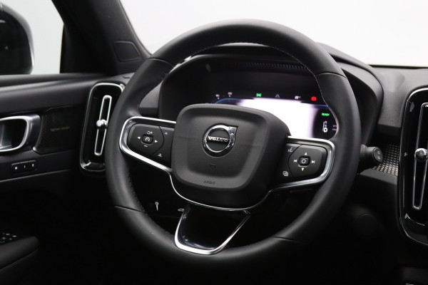 Volvo XC40 Recharge Pro 232 PK 70 KWH, SOH 96 %, Panoramadak, Trekhaak, Harman/Kardon, Memory