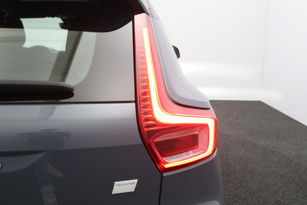 Volvo XC40 Recharge Pro 232 PK 70 KWH, SOH 96 %, Panoramadak, Trekhaak, Harman/Kardon, Memory