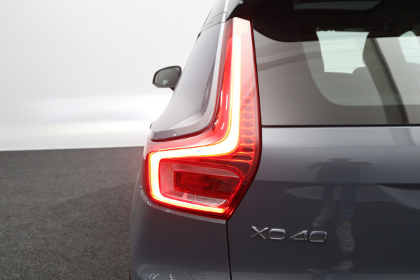 Volvo XC40 Recharge Pro 232 PK 70 KWH, SOH 96 %, Panoramadak, Trekhaak, Harman/Kardon, Memory