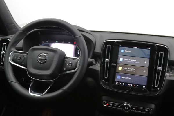 Volvo XC40 Recharge Pro 232 PK 70 KWH, SOH 96 %, Panoramadak, Trekhaak, Harman/Kardon, Memory