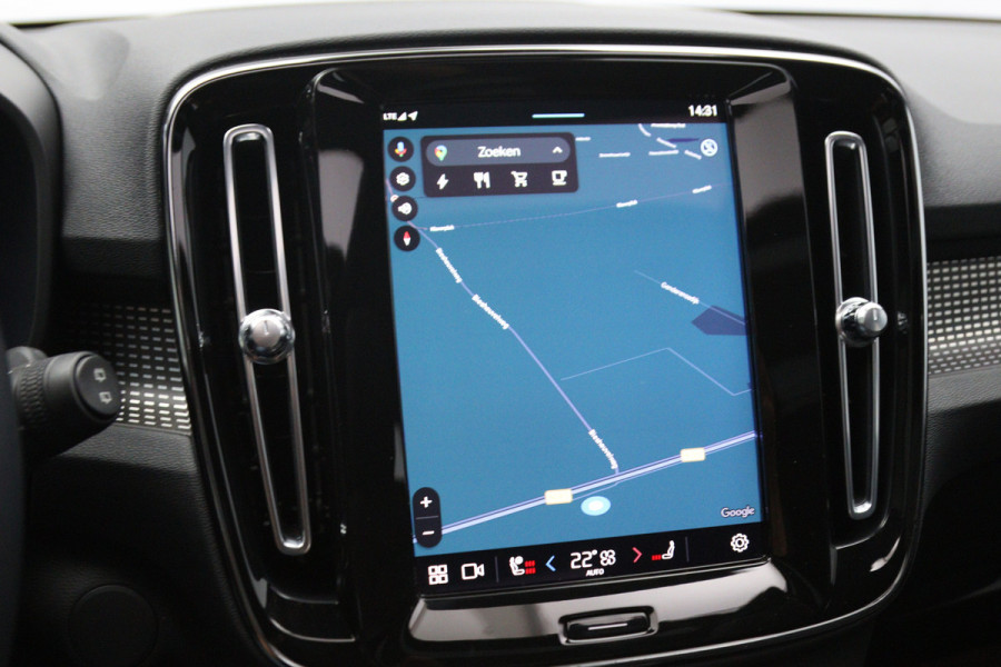 Volvo XC40 Recharge Pro 232 PK 70 KWH, SOH 96 %, Panoramadak, Trekhaak, Harman/Kardon, Memory