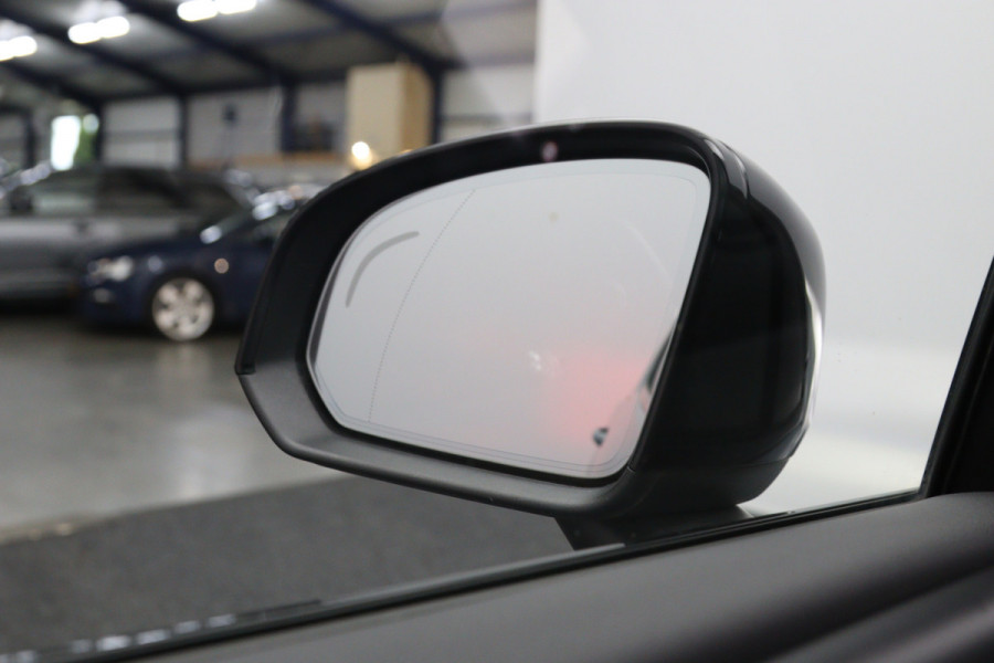 Volvo XC40 Recharge Pro 232 PK 70 KWH, SOH 96 %, Panoramadak, Trekhaak, Harman/Kardon, Memory