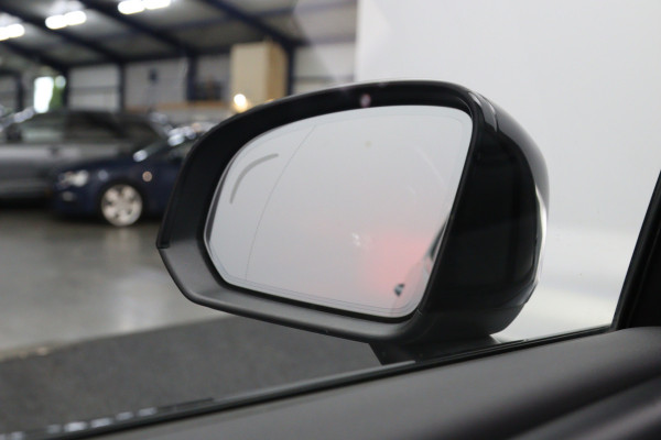 Volvo XC40 Recharge Pro 232 PK 70 KWH, SOH 96 %, Panoramadak, Trekhaak, Harman/Kardon, Memory