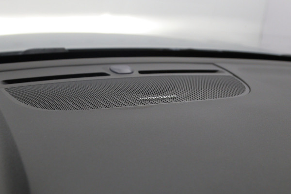 Volvo XC40 Recharge Pro 232 PK 70 KWH, SOH 96 %, Panoramadak, Trekhaak, Harman/Kardon, Memory