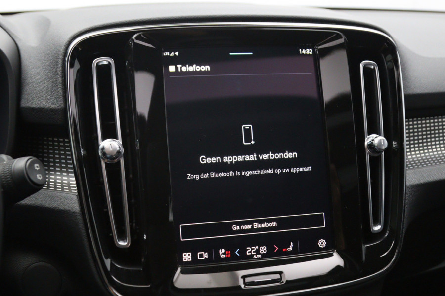 Volvo XC40 Recharge Pro 232 PK 70 KWH, SOH 96 %, Panoramadak, Trekhaak, Harman/Kardon, Memory