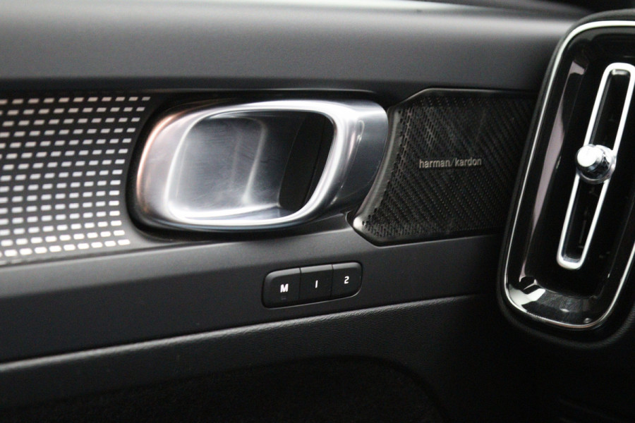 Volvo XC40 Recharge Pro 232 PK 70 KWH, SOH 96 %, Panoramadak, Trekhaak, Harman/Kardon, Memory