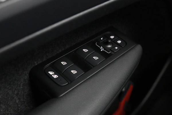 Volvo XC40 Recharge Pro 232 PK 70 KWH, SOH 96 %, Panoramadak, Trekhaak, Harman/Kardon, Memory