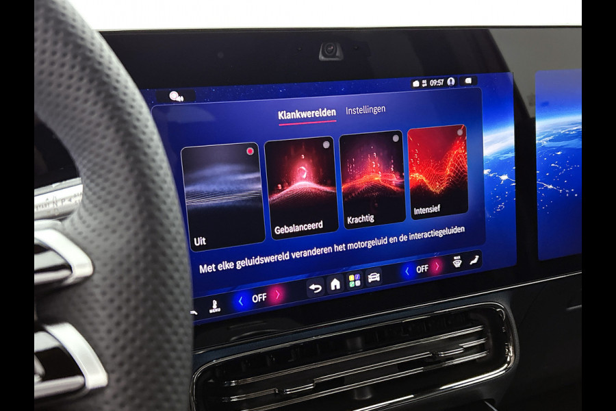 Mercedes-Benz Glb 180 Business Solution AMG 7p. | Premium pakket | Nightpakket | Vast panoramadak | Verstelbare demping | 20” multispaaks lichtmetalen AMG-velgen | GUARD 360° | Massage functie |
