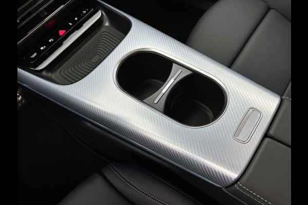 Mercedes-Benz Glb 180 Business Solution AMG 7p. | Premium pakket | Nightpakket | Vast panoramadak | Verstelbare demping | 20” multispaaks lichtmetalen AMG-velgen | GUARD 360° | Massage functie |