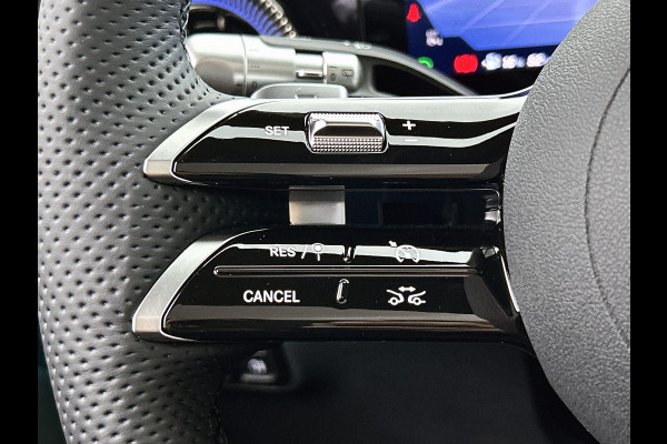 Mercedes-Benz Glb 180 Business Solution AMG 7p. | Premium pakket | Nightpakket | Vast panoramadak | Verstelbare demping | 20” multispaaks lichtmetalen AMG-velgen | GUARD 360° | Massage functie |