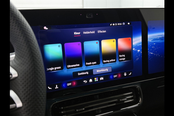 Mercedes-Benz Glb 180 Business Solution AMG 7p. | Premium pakket | Nightpakket | Vast panoramadak | Verstelbare demping | 20” multispaaks lichtmetalen AMG-velgen | GUARD 360° | Massage functie |
