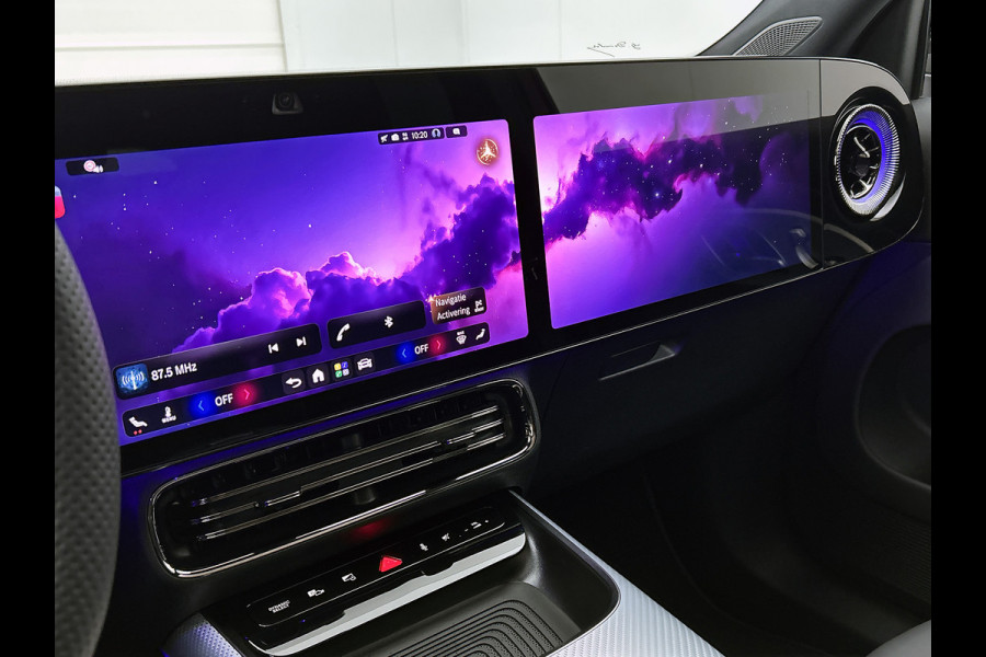 Mercedes-Benz Glb 180 Business Solution AMG 7p. | Premium pakket | Nightpakket | Vast panoramadak | Verstelbare demping | 20” multispaaks lichtmetalen AMG-velgen | GUARD 360° | Massage functie |