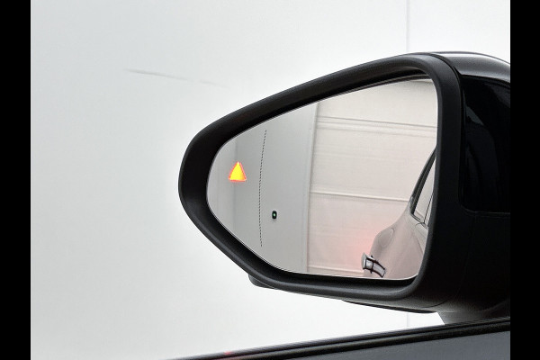 Mercedes-Benz Glb 180 Business Solution AMG 7p. | Premium pakket | Nightpakket | Vast panoramadak | Verstelbare demping | 20” multispaaks lichtmetalen AMG-velgen | GUARD 360° | Massage functie |