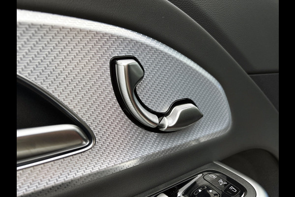 Mercedes-Benz Glb 180 Business Solution AMG 7p. | Premium pakket | Nightpakket | Vast panoramadak | Verstelbare demping | 20” multispaaks lichtmetalen AMG-velgen | GUARD 360° | Massage functie |