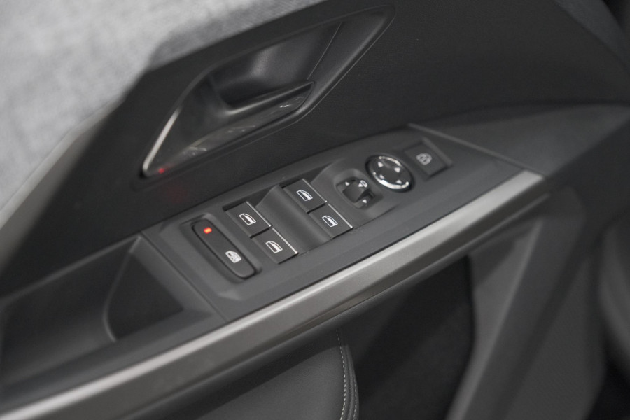 Peugeot E-3008 GT 210 73 kWh | Schuif-/Kanteldak | 360 Vision & Drive Assist Plus Pack | Elektrische Kofferklep
