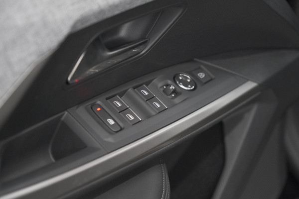 Peugeot E-3008 GT 210 73 kWh | Schuif-/Kanteldak | 360 Vision & Drive Assist Plus Pack | Elektrische Kofferklep