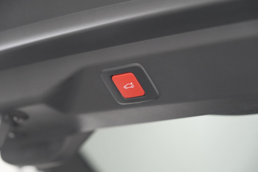 Peugeot E-3008 GT 210 73 kWh | Schuif-/Kanteldak | 360 Vision & Drive Assist Plus Pack | Elektrische Kofferklep