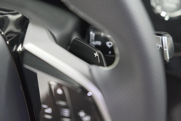 Peugeot E-3008 GT 210 73 kWh | Schuif-/Kanteldak | 360 Vision & Drive Assist Plus Pack | Elektrische Kofferklep