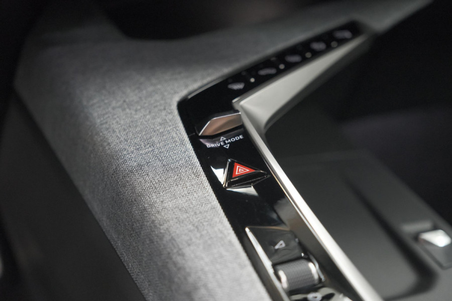 Peugeot E-3008 GT 210 73 kWh | Schuif-/Kanteldak | 360 Vision & Drive Assist Plus Pack | Elektrische Kofferklep