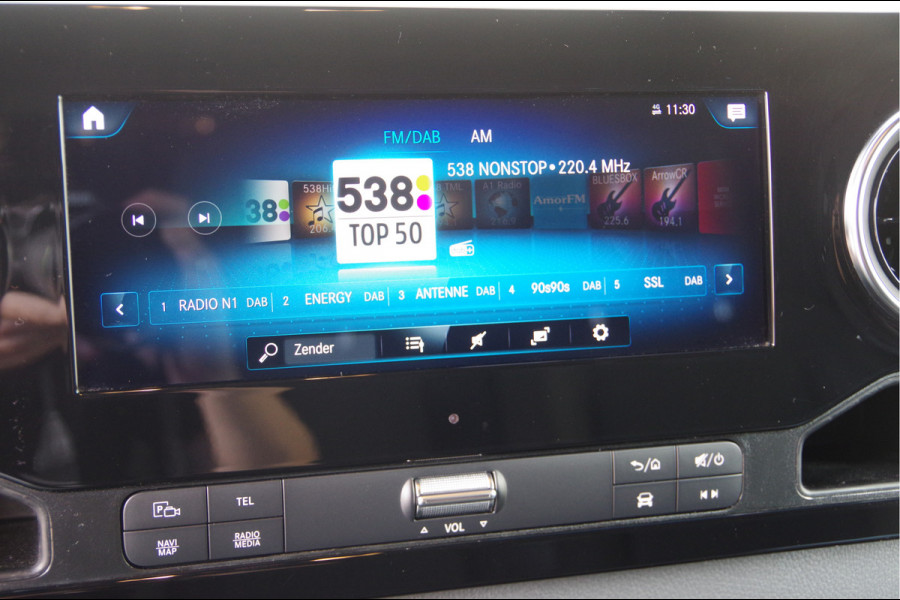 Mercedes-Benz Sprinter 319 3.0 CDI V6 L2H1 3-ZITS, AUT. LED, LEDER, 360 CAMERA, ADAPT. CRUISE, STOELVERWARMING, 10'' MBUX, STANDKACHEL, CLIMA, TREKHAAK