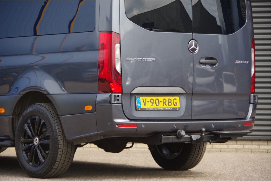 Mercedes-Benz Sprinter 319 3.0 CDI V6 L2H1 3-ZITS, AUT. LED, LEDER, 360 CAMERA, ADAPT. CRUISE, STOELVERWARMING, 10'' MBUX, STANDKACHEL, CLIMA, TREKHAAK