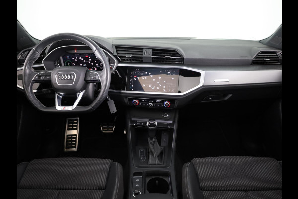 Audi Q3 45 TFSI e S edition 245pk | Panoramdak | Dode hoek detectie | Parkeercamera | Elektrisch bedienbare achterklep | S-line interieur
