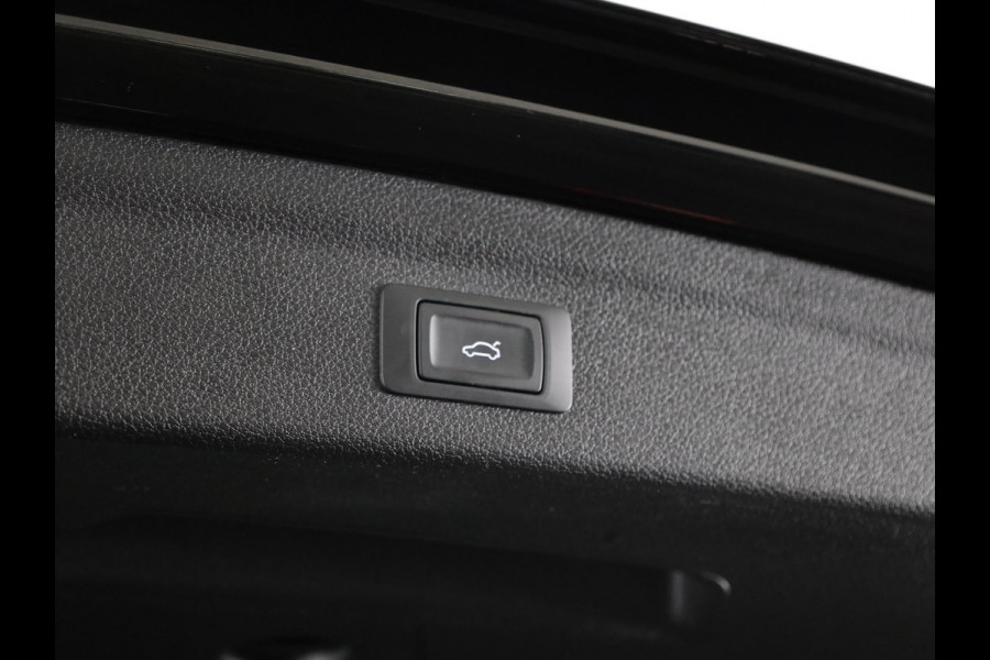 Audi Q3 45 TFSI e S edition 245pk | Panoramdak | Dode hoek detectie | Parkeercamera | Elektrisch bedienbare achterklep | S-line interieur