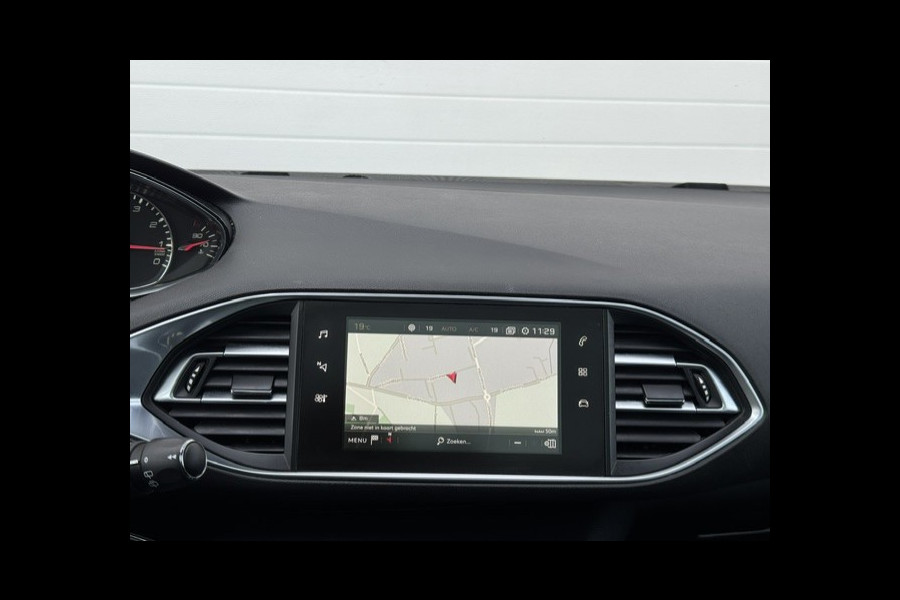 Peugeot 308 SW 1.2 Automaat - Trekhaak - LED - Panorama dak