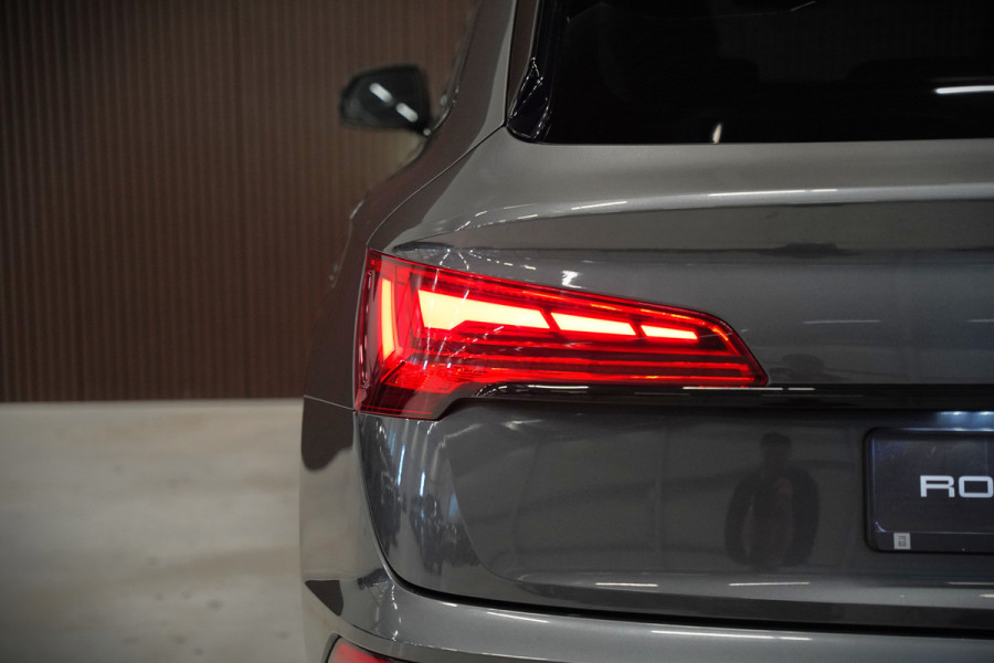 Audi Q5 Sportback 50 TFSI e S edition Competition S-Line | Panoramadak | Stoelverwarming | Camera | Elektrische Stoelen | Keyless | Navigatie | Trekhaak | Cruise Control | Ambiance Verlichting | Parkeersensoren