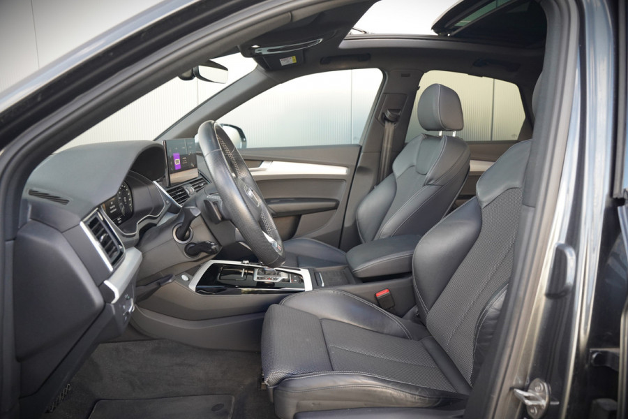 Audi Q5 Sportback 50 TFSI e S edition Competition S-Line | Panoramadak | Stoelverwarming | Camera | Elektrische Stoelen | Keyless | Navigatie | Trekhaak | Cruise Control | Ambiance Verlichting | Parkeersensoren