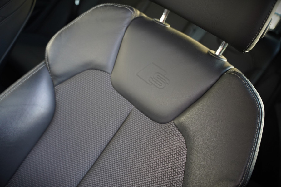 Audi Q5 Sportback 50 TFSI e S edition Competition S-Line | Panoramadak | Stoelverwarming | Camera | Elektrische Stoelen | Keyless | Navigatie | Trekhaak | Cruise Control | Ambiance Verlichting | Parkeersensoren