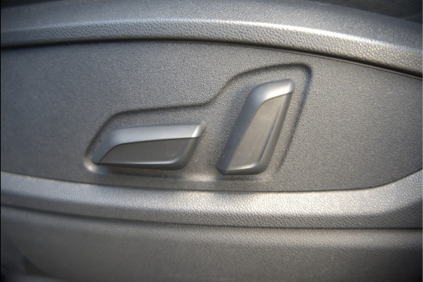 Audi Q5 Sportback 50 TFSI e S edition Competition S-Line | Panoramadak | Stoelverwarming | Camera | Elektrische Stoelen | Keyless | Navigatie | Trekhaak | Cruise Control | Ambiance Verlichting | Parkeersensoren