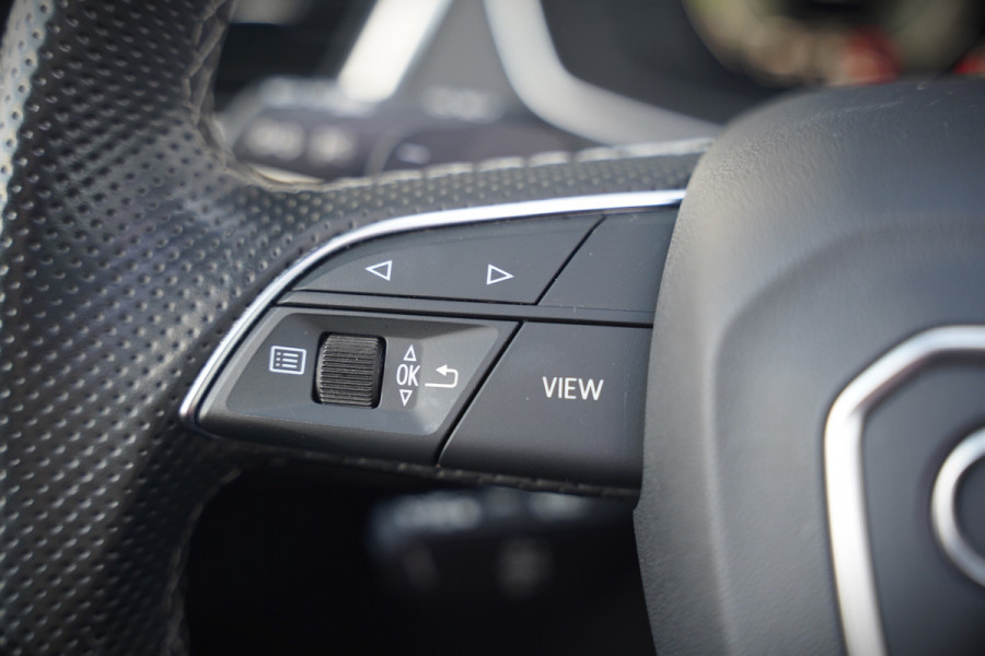 Audi Q5 Sportback 50 TFSI e S edition Competition S-Line | Panoramadak | Stoelverwarming | Camera | Elektrische Stoelen | Keyless | Navigatie | Trekhaak | Cruise Control | Ambiance Verlichting | Parkeersensoren