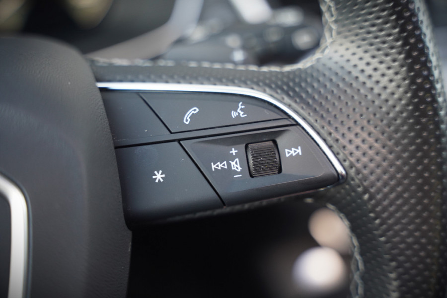 Audi Q5 Sportback 50 TFSI e S edition Competition S-Line | Panoramadak | Stoelverwarming | Camera | Elektrische Stoelen | Keyless | Navigatie | Trekhaak | Cruise Control | Ambiance Verlichting | Parkeersensoren