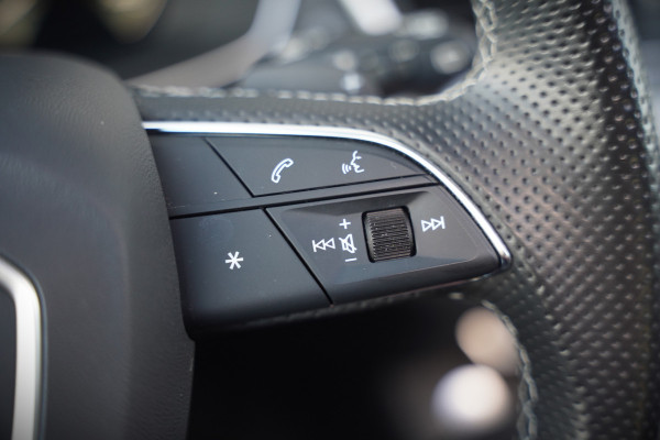 Audi Q5 Sportback 50 TFSI e S edition Competition S-Line | Panoramadak | Stoelverwarming | Camera | Elektrische Stoelen | Keyless | Navigatie | Trekhaak | Cruise Control | Ambiance Verlichting | Parkeersensoren