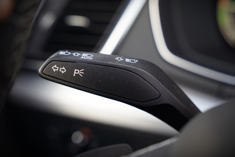 Audi Q5 Sportback 50 TFSI e S edition Competition S-Line | Panoramadak | Stoelverwarming | Camera | Elektrische Stoelen | Keyless | Navigatie | Trekhaak | Cruise Control | Ambiance Verlichting | Parkeersensoren