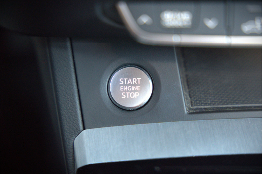 Audi Q5 Sportback 50 TFSI e S edition Competition S-Line | Panoramadak | Stoelverwarming | Camera | Elektrische Stoelen | Keyless | Navigatie | Trekhaak | Cruise Control | Ambiance Verlichting | Parkeersensoren