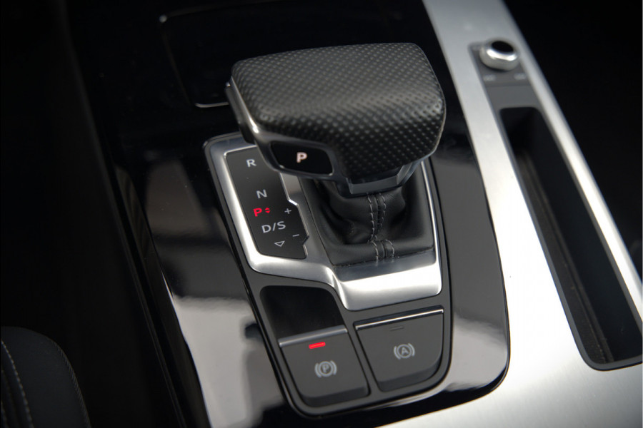 Audi Q5 Sportback 50 TFSI e S edition Competition S-Line | Panoramadak | Stoelverwarming | Camera | Elektrische Stoelen | Keyless | Navigatie | Trekhaak | Cruise Control | Ambiance Verlichting | Parkeersensoren