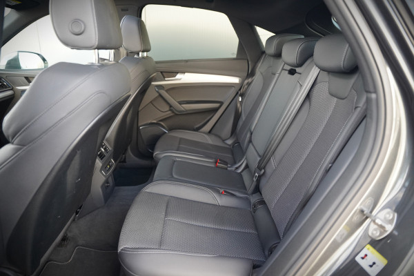 Audi Q5 Sportback 50 TFSI e S edition Competition S-Line | Panoramadak | Stoelverwarming | Camera | Elektrische Stoelen | Keyless | Navigatie | Trekhaak | Cruise Control | Ambiance Verlichting | Parkeersensoren