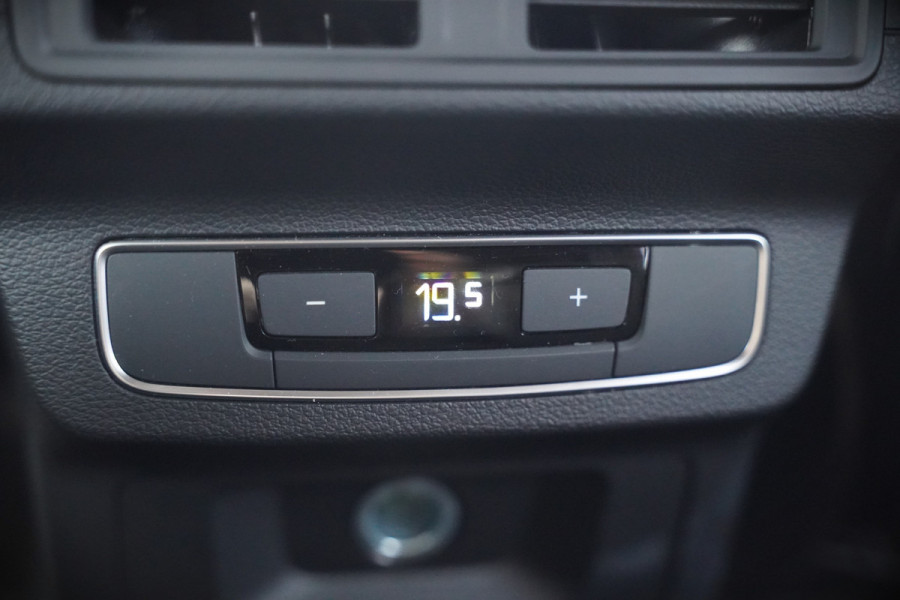 Audi Q5 Sportback 50 TFSI e S edition Competition S-Line | Panoramadak | Stoelverwarming | Camera | Elektrische Stoelen | Keyless | Navigatie | Trekhaak | Cruise Control | Ambiance Verlichting | Parkeersensoren