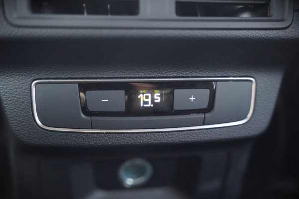 Audi Q5 Sportback 50 TFSI e S edition Competition S-Line | Panoramadak | Stoelverwarming | Camera | Elektrische Stoelen | Keyless | Navigatie | Trekhaak | Cruise Control | Ambiance Verlichting | Parkeersensoren
